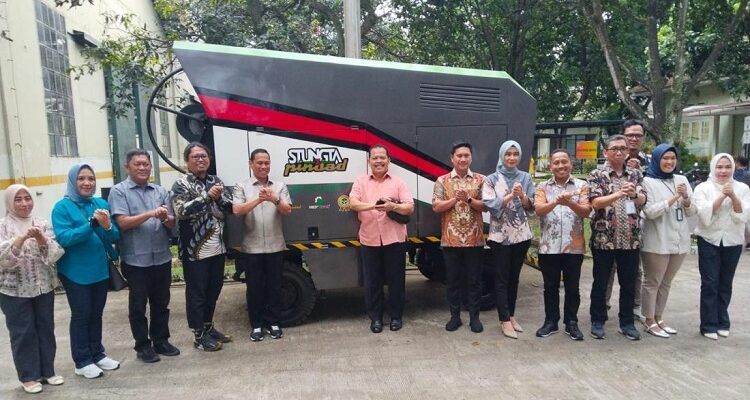 Wali Kota Kotamobagu, Weny Gaib bersama Wakil Wali Kota, Rendy Virgiawan Mangkat, lakukan kunjungan kerja ke PT Pindad (Persero), Bandung, Jawa Barat, Jumat 7 November 2025. (foto.dok/Diskominfo Kotamobagu)