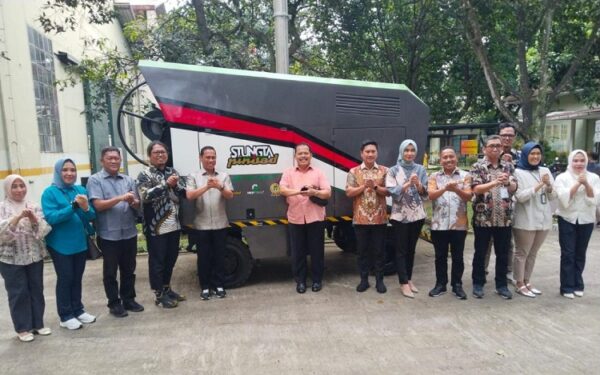 Wali Kota Kotamobagu, Weny Gaib bersama Wakil Wali Kota, Rendy Virgiawan Mangkat, lakukan kunjungan kerja ke PT Pindad (Persero), Bandung, Jawa Barat, Jumat 7 November 2025. (foto.dok/Diskominfo Kotamobagu)