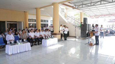 Wali Kota Kotamobagu Weny Gaib, ketika sambutan dihadapan Bupati Bolmong Yusra Alhabsyi, pelataran Kantor Bupati Bolmong, Lolak, Bolmong, Rabu 5 November 2025. (foto.dok/Diskominfo Kotamobagu)
