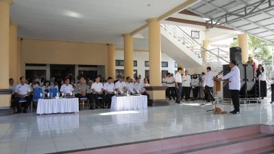 Bupati Bolmong Yusra Alhabsyi, saat menyampaikan ucapan terima kasih kepada Wali Kota dan seluruh jajaran Pemkot Kotamobagu atas bantuan yang diberikan, di Kantor Bupati Bolmong, Lolak, Rabu 5 November 2025. (foto.dok/Diskominfo Kotamobagu)